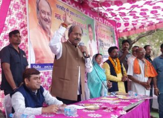 *गांव-गरीब और किसानों के साथ कांग्रेस कर रही धोखा-बृजमोहन* ● *पंचायत चुनाव में भाजपा के* *अधिकृत प्रत्याशियों के पक्ष में आरंग विधानसभा के विभिन्न ग्रामों में बृजमोहन अग्रवाल की हुई चुनावी सभाएं।*