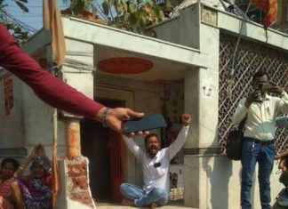 बिलासपुर नगर निगम की कार्यवाही, सिम्स चौक में हनुमान मंदिर तोड़ने की कोशिश पर जताया कई लोगों ने विरोध।