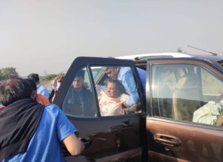 ट्रक से भिड़ी एक्ट्रेस शबाना आजमी की कार, गंभीर रूप से घायल