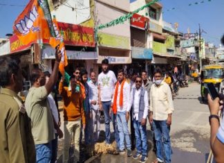 भाजयुमो ने सीजीपीएससी में गड़बड़ी करने वालों का पुतला फूंका, राज्य सरकार के खिलाफ जमकर की नारेबाजी