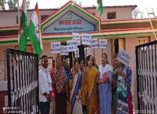 बढ़ती महंगाई को लेकर महिला कांग्रेस द्वारा कांग्रेस भवन से नारेबाजी के साथ रैली निकाली गई ।