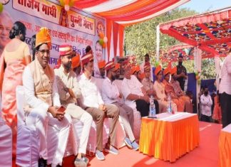 जिला स्तरीय सामुहिक विवाह कार्यक्रम के मंडप में जिला पंचायत प्रतिनिधियों का दरकिनार करने पर मंच पर ही भड़के रोहित साहू