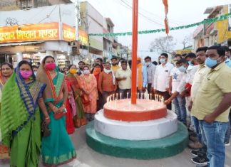 भाजपा कार्यकर्ताओं ने तिरंगा चौक में कैंडल जलाकर श्रद्धांजलि एवं 2 मिनट का मौन