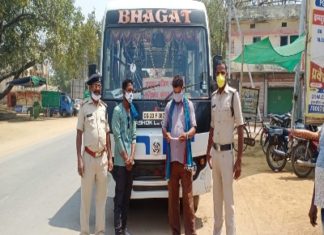 यातायात नियमों का उल्लंघन करने वाले बस का कटा चालान