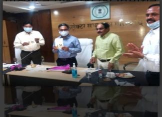 कलेक्टर ने किया जिले के औद्योगिक नीति निवेश प्रोत्साहन पुस्तिका का विमोचन