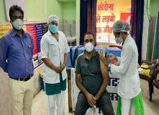 नगर के प्रथम नागरिक गफ्फु मेमन ने परिवार सहित टिका लगवाया और लोगो से कोरोना टिका लगवाने किये अपील