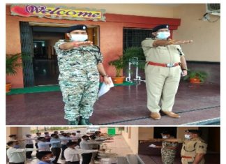 पुलिस प्रशासन द्वारा पुलिस अधीक्षक कार्यालय परिसर में शहिदों की स्मृति में दो मिनट मौन धारण कर झीरम के शहिदों को श्रद्धांजलि दी