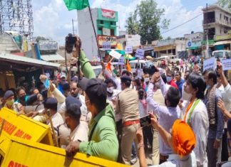 कोरोना गाइडलाइन का पालन नही किया शासन में रह कर निभा रहे विपक्ष की भूमिका ।