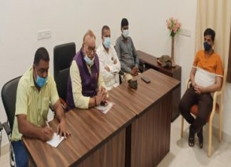 पत्रकारों ने संक्रमण के इस दौर में कोरोना बचाव एवं रोकथाम को लेकर खबरों के माध्यम़ से जनजागरूकता लाने की विशेष भूमिका निभाई है। विभिन्ऩ समस्याओं से भी शासन-प्रशासन को अवगत कराने का कार्य किए हैं – चंद्रशेखर साहू