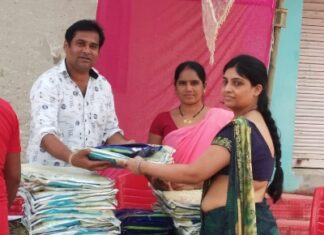 स्वास्थ्य विभाग के द्वारा निःशुल्क मच्छर दानी का वितरण किया गया शहर कांग्रेस प्रभारी राजेश साहू