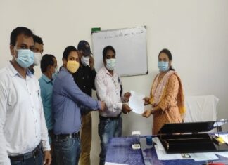 नायब तहसीलदार के ऊपर एक तरफा कार्यवाही कर निलंबित किया गया है ।