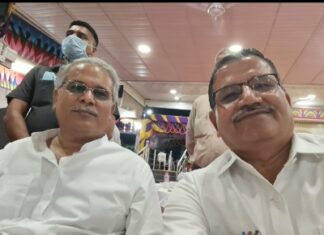 भ्रष्टाचार के आरोपी सुभाष मिश्रा की शिकायत मुख्यमंत्री भूपेश बघेल के सामने दी