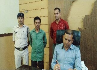 धोखाधड़ी करने वाला व्यक्ति गिरफ्तार गांव का व्यक्ति ही निकला असली धोखेधर