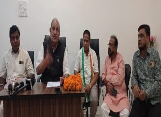 सरकार की गलत नीतियों के कारण देश में बढ़ती बेतहाशा महंगाई के विरोध में अखिल भारतीय कांग्रेस कमेटी ने आज प्रेस कॉन्फ्रेंस किया