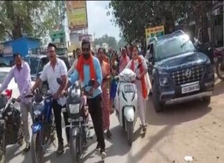 युवा मोर्चा मंडल गरियाबंद के नेतृत्व में पेट्रोल डीजल में राज्य सरकार द्वारा लगाए जा रहे वैट को कम करने की मांग को लेकर पैदल बाइक रैली निकाली गई