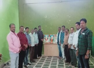 काग्रेस भवन में प्रथम राष्ट्पति की जयंती मनाई गई जिसमें ब्लॉक अध्यक्ष के द्वारा कार्यक्रम किया गया।