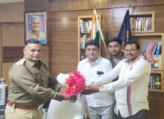 चेंबर अध्यक्ष रोहरा ने की नवपदस्थ एसपी से मुलाकात, गरियाबंद आगमन पर किया स्वागत