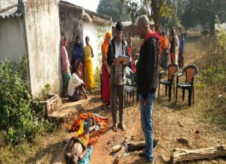 अपनी पत्नि का अंगेठा से मारकर कर दिया हत्या ।