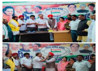 कांग्रेस सरकार के तीन वर्ष पूर्ण होने पर एक दूसरे को बधाई देने के साथ केक काट कर सबका मुँह भी मीठा कराया