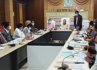 कलेक्टर ने ली स्वास्थ्य विभाग की समीक्षा बैठक टीकाकरण पर विशेष जोर कार्ययोजना बनाकर टीकाकरण के निर्देश