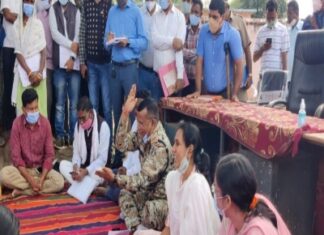 जन चौपाल के जरिये ग्रामीणों ने अपनी बातें कही जिला प्रशासन ने उनकी समस्या सुनी ।