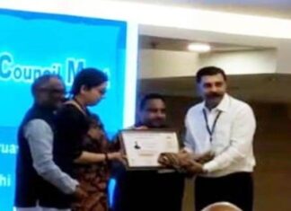 चेम्बर प्रदेश अध्यक्ष अमर पारवानी को व्यापार शिरोमणि सम्मान मिलने पर व्यापारियो ने दी बधाई