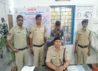 दिनदहाड़े लूट को अंजाम देने वाले 2 शातिर को कोतवाली पुलिस गरियाबंद ने किया गिरफ्तार,