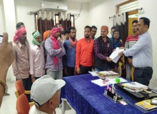 *सरकड़ा में अवैध रेत उत्खनन से ग्रामीण परेशान कार्यवाही करने कलेक्टर और पुलिस अधीक्षक को ग्रामीणों ने दिया ज्ञापन।*