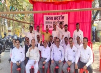 रायगढ़ में हुई घटना को लेकर एक दिवसीय धरना प्रदर्शन किया गया, अधिवक्ता संघ ने राजपाल के नाम ज्ञापन सौंपा