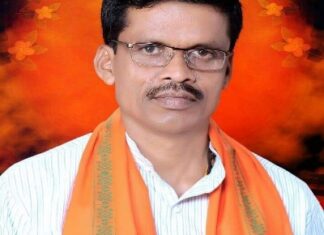 जनसंपर्क के दौरान गांव की विकास हेतु डमरूधार पुजारी ने दी करोड़ो की सौगात