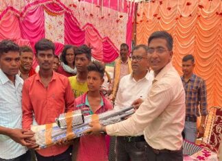 गरियाबंद पुलिस द्वारा ग्राम बम्हनीझोला, उदंती में किया गया सामुदायिक पुलिसिंग कार्यक्रम का आयोजन।