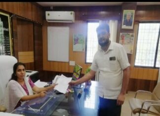 मालगांव और गाहन्दर में मिनी आगनबाड़ी खोलने को लेकर ब्लॉक कांग्रेस अध्यक्ष मो हाफिज खान कलेक्टर को सौंपा ज्ञापन