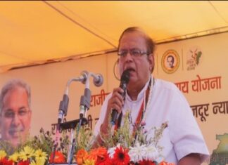 मुख्यमंत्री भूपेश बघेल द्वारा छत्तीसगढ़ राज्य में कई योजनाओं को संचालित कर गरीब परिवारो को आथिर्क मजबूती ,एवं रोजगार देकर उनको स्वालंबन किया । विधायक अमितेश शुक्ल ने कहा