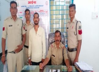 दिनदहाड़े नगर में चाकू लहराने वाला आरोपी चढ़ा पुलिस के हत्थे,
