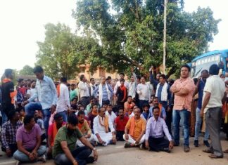 गरियाबंद- सिन्हा समाज, राजनीतिक दल, सहित लोगों ने किया थाने का घेराव, नेशनल हाइवे रही घण्टों जाम।