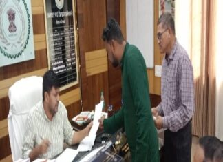 गरीब बच्चे उचित शिक्षा से न हो जाये वंचित महामंत्री नादिर कुरैशी ने कलेक्टर को सौंपा ज्ञापन