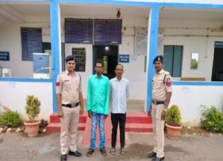 जिला गरियाबंद थाना पाण्डुका पुलिस ने गुमशुदा को दस्तयाब कर परिवार को किए सुरक्षित सुपुर्द।