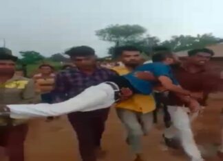 शिक्षाक अपनी जिम्मेदारीयो से कर रही है खिलवाड़ शिक्षा केवल बनी व्यवसाय