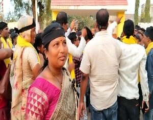 गरियाबंद जिला में छतीसगढ़ राज्य स्थापना दिवस में आदिवासीयो द्वारा काली पट्टी बांध कर विरोध प्रदर्शन