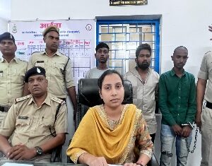 जिला गरियाबंद थाना पाण्डुका में दर्ज अंधे कत्तल के मामले शामिल तीन आरोपियों को किया गया गिरफ्तार ।