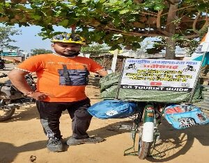सायकल यात्रा पर निकले ब्रजराज रजक नशामुक्ति के संदेश लेकर….