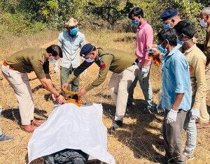 ग्राम पंचायत डोगरीगांव के पास टोनही नाला के समीप एक व्यक्ति ने फांसी लगाया है अज्ञात व्यक्ति पहचान नही हो पाई है