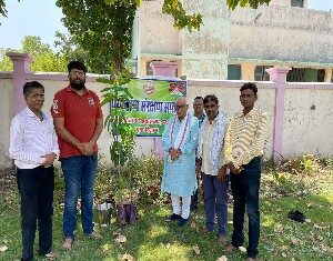 पर्यावरण सप्ताह के तहत पूर्व कृषि मंत्री चंद्रशेखर साहू ने प्रकृति पूजन के तहत वृक्षों की पूजा अर्चना की