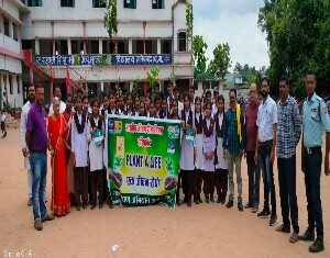 एलआईसी सेटेलाइट शाखा गरियाबंद द्वारा सरस्वती शिशु मंदिर में किया गया वृक्षारोपण