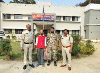 गरियाबंद पुलिस द्वारा 28 लाख का धोखाधड़ी करने वाला पोस्ट मास्टर को गिरफ्तार कर भेजा जेल ।