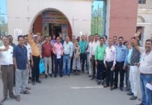 मोदी की गारंटी पूरा होने के इंतजार में कर्मचारी, ध्यानाकर्षण के लिए एक दिवसीय आंदोलन कर सौंपा ज्ञापन