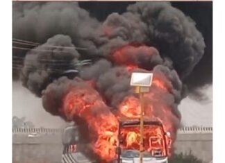 महेन्द्रा बस अभनपुर के पास यात्री बस में आग लगी