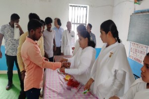 ब्रह्मकुमारी की दीदीयों ने जेल में मनाया रक्षाबंधन, कैदियों को दी नई जिंदगी की सीख