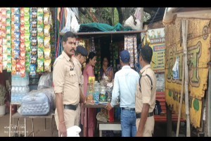 गरियाबंद पुलिस एवं खाद्य विभाग के द्वारा संयुक्त रूप से थाना राजिम क्षेत्रातंर्गत संचालित तम्बाकू युक्त जर्दा गुटखा के विक्रेताओं के दुकान में किया गया सरप्राइस चेकिंग।