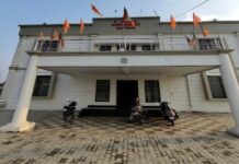 आक्रोश, विरोध करते बीजेपी कार्यकर्ताओं ने लगाया आरोप बिना सूचना दिए किए चुनाव